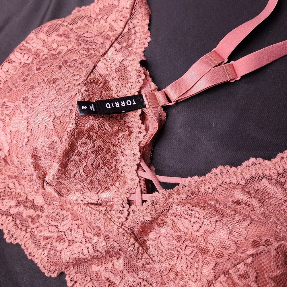 Torrid Lightly Lined Lace Front Bralette- Pink Peach- Size 2 Plus Size Romantic
